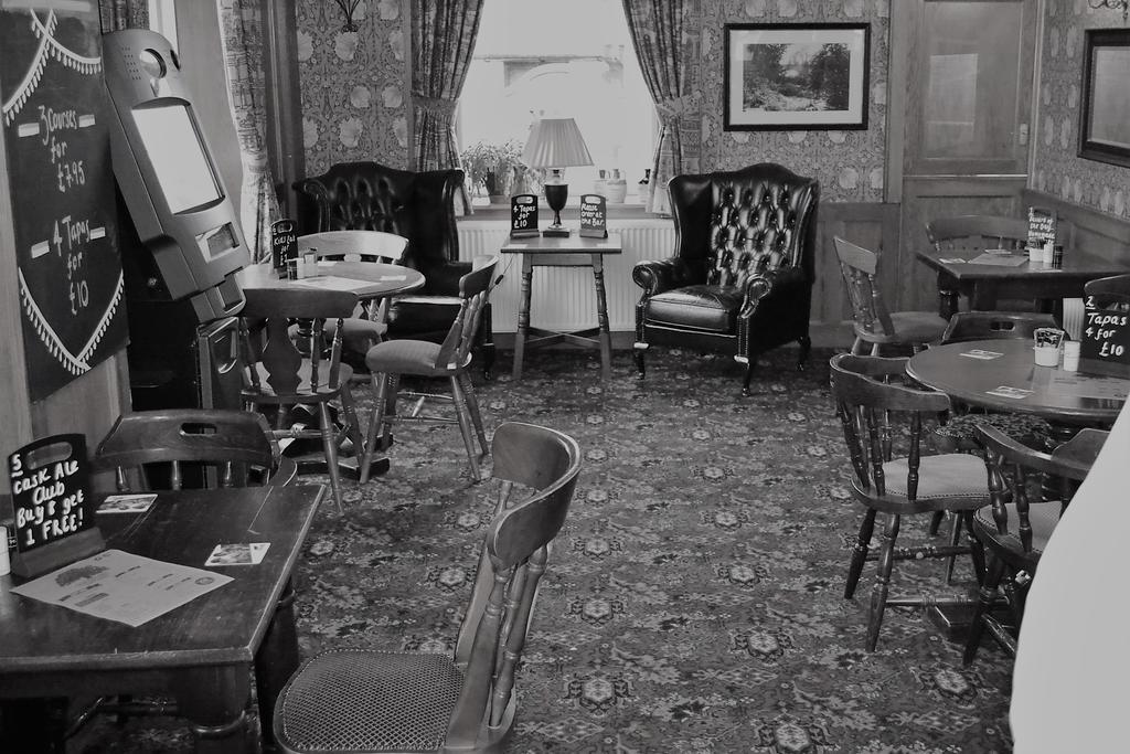 Oak Tree Inn Stanley  Bagian luar foto